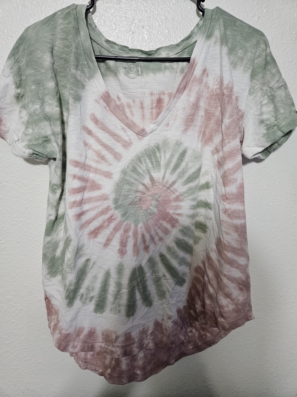 Tie-Dye V-Neck Short Sleeve Tee in Sage & Dusty Rose